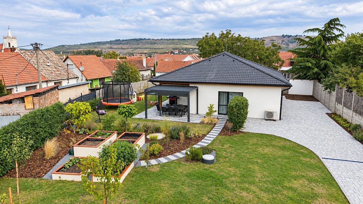 Prodej rodinného domu 99 m², pozemek 1005 m², Pouzdřany – fotka 1 z 3