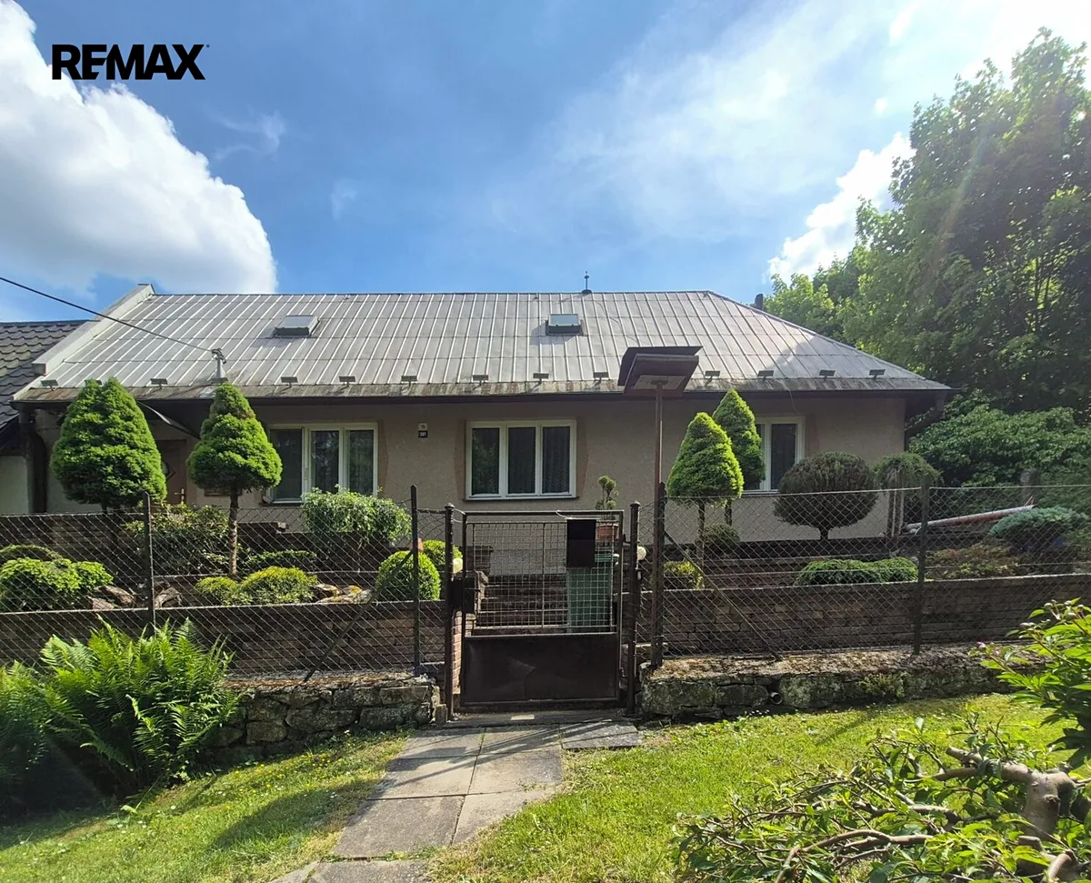 Prodej rodinného domu 100 m², pozemek 2431 m²