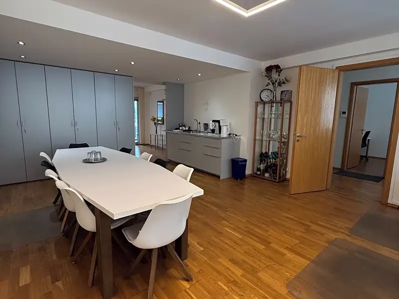 Pronájem kanceláře 140 m², Praha – náhled fotky 3