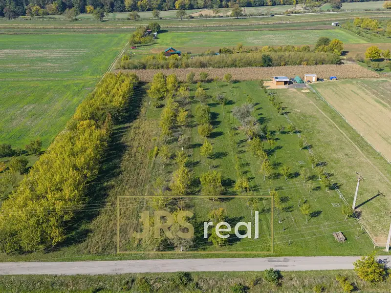 Prodej zahrady 1388 m², Vnorovy – náhled fotky 1