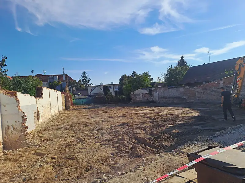 Prodej stavebního pozemku 325 m², Staré Město – náhled fotky 2