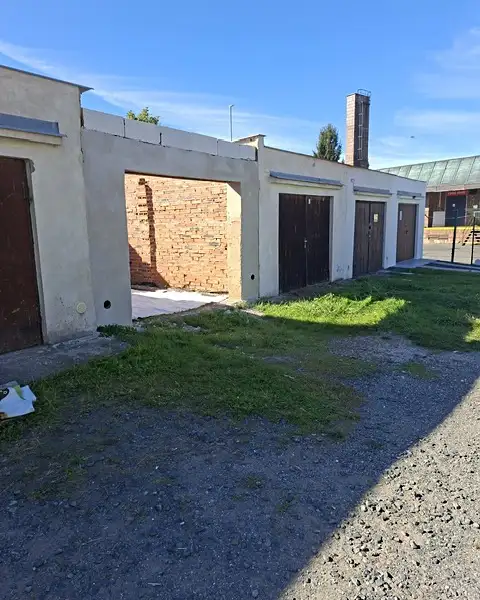 Prodej garážového stání 22 m², Jesenice – náhled fotky 2