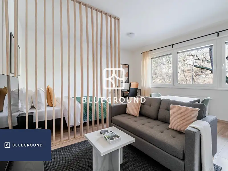 Pronájem bytu 1+kk 37 m², Praha – náhled fotky 1