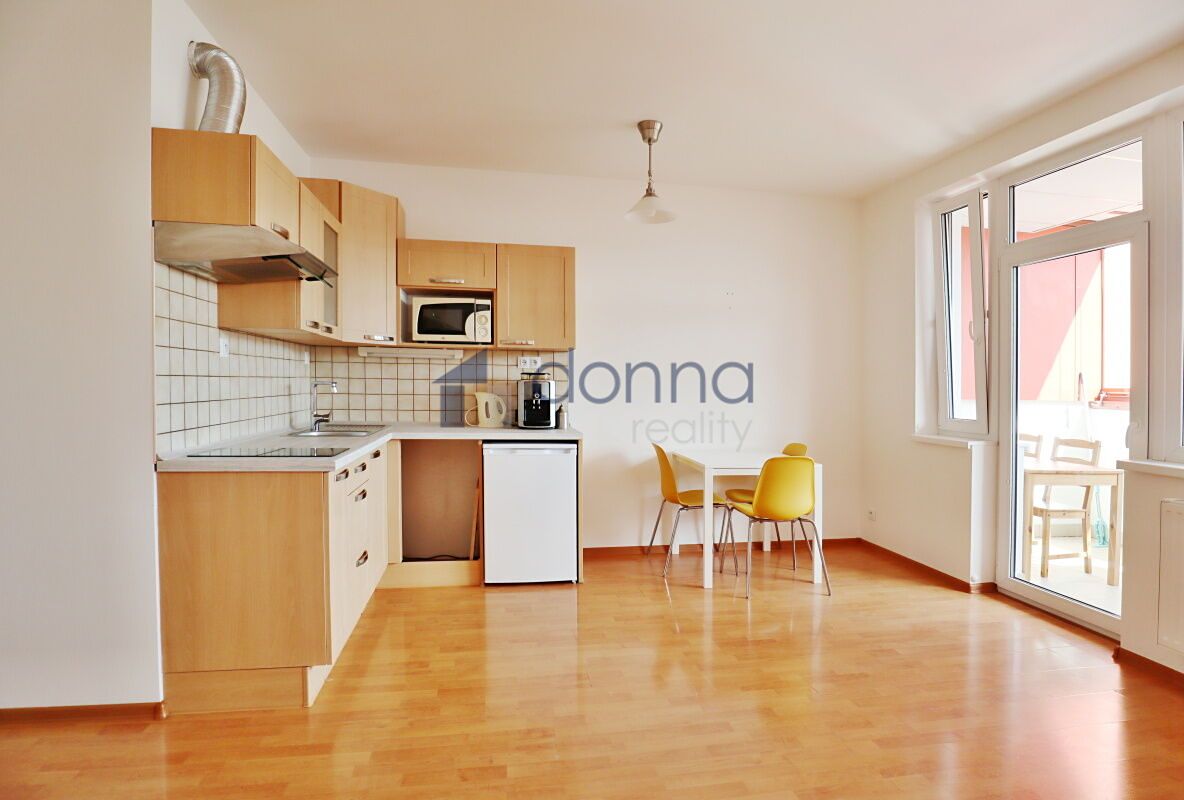 Prodej bytu 1+kk 36 m², Praha – fotka 1 z 3