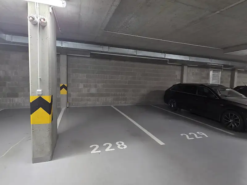 Pronájem garážového stání 12 m², Praha – náhled fotky 1