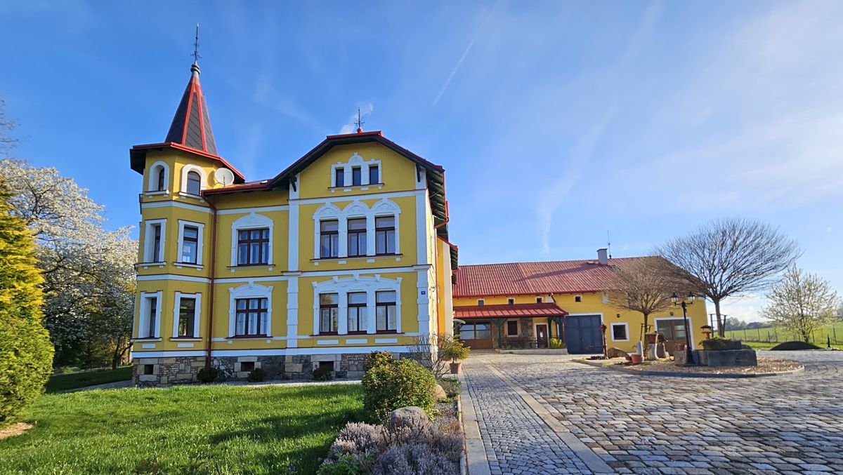 Prodej vily 415 m², pozemek 6445 m² – fotografie 3