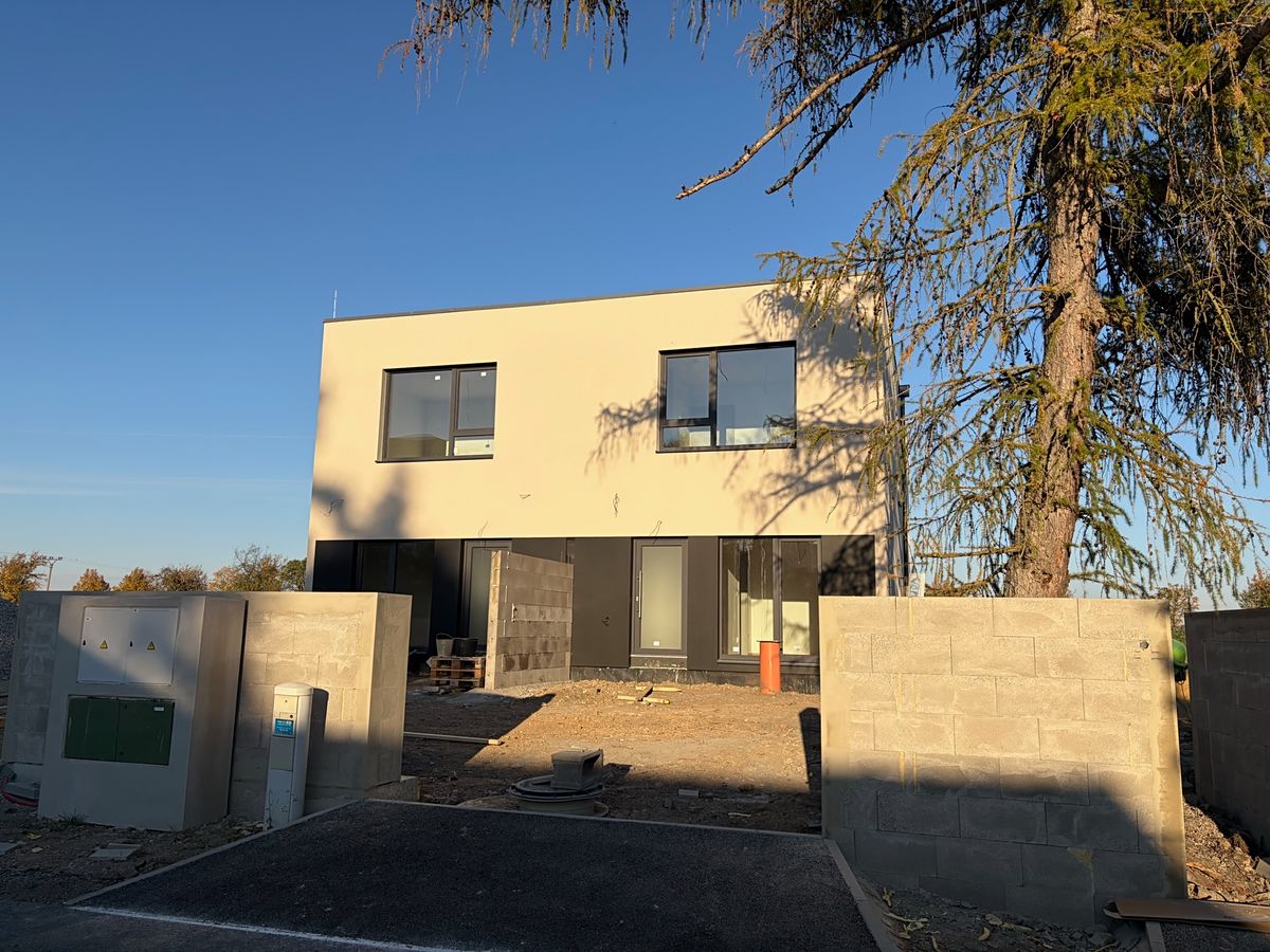 Prodej rodinného domu 120 m², pozemek 440 m², Úhonice – fotka 1 z 3
