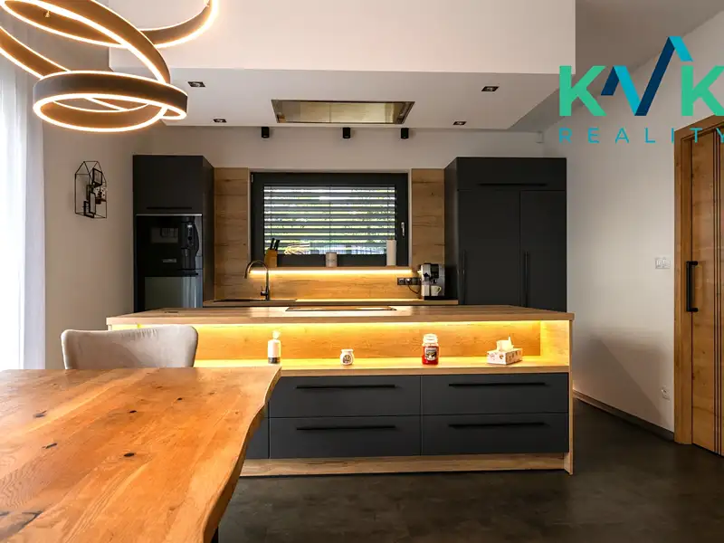 Prodej rodinného domu 228 m², pozemek 1069 m², Hájek – náhled fotky 2