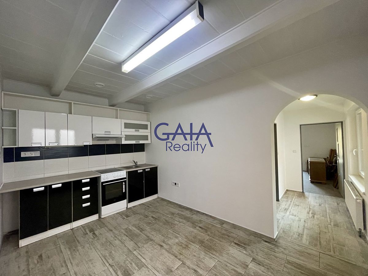 Prodej rodinného domu 72 m², pozemek 694 m² – fotografie 2