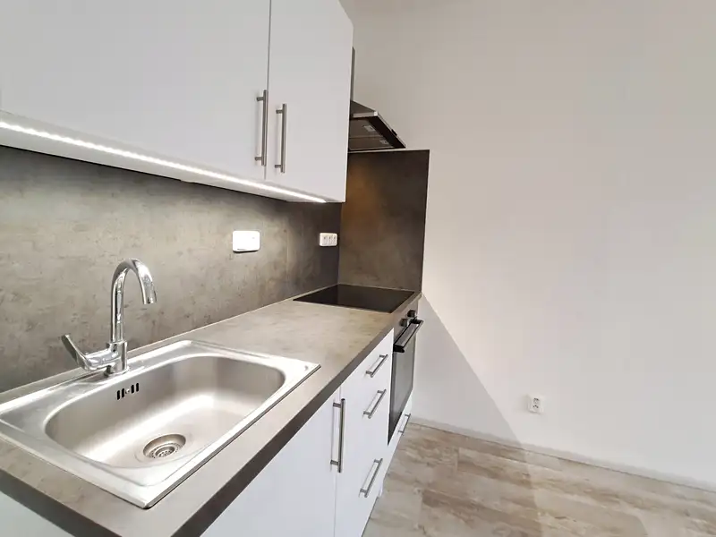 Pronájem bytu 1+kk 27 m², Zlín – náhled fotky 2