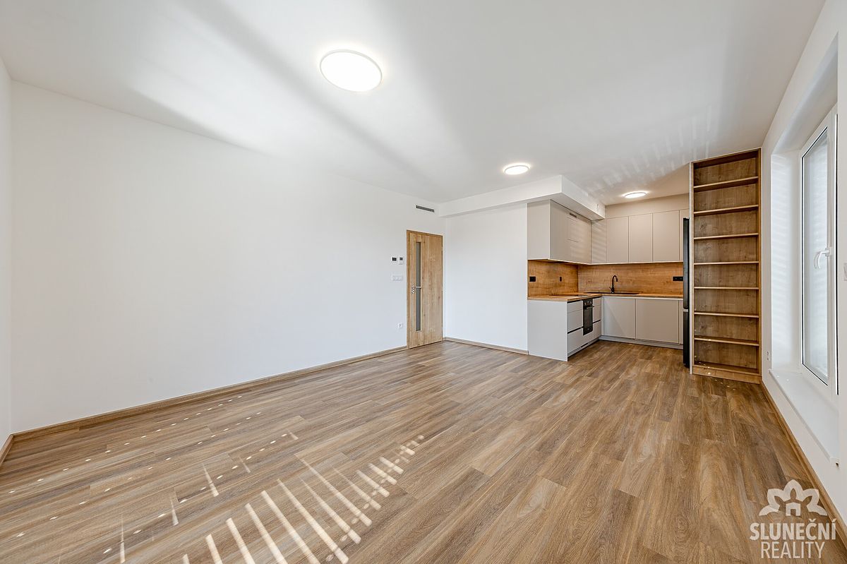 Pronájem bytu 2+kk 61 m² – fotografie 2