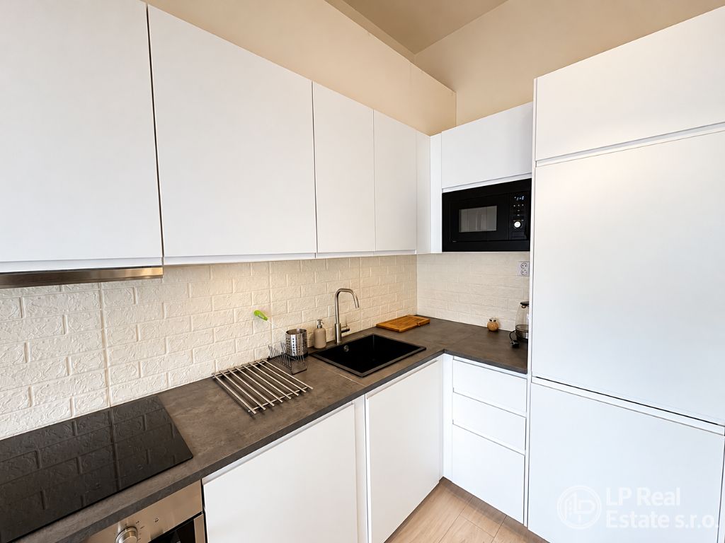 Pronájem bytu 1+kk 44 m² – fotografie 2
