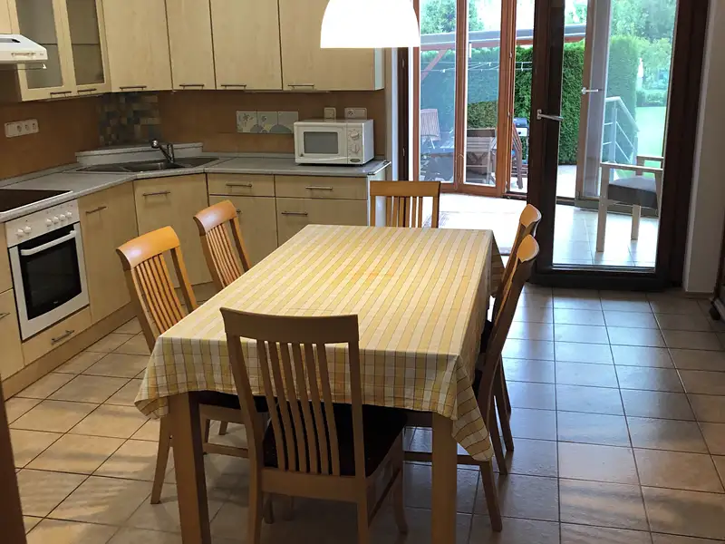 Pronájem bytu 3+1 89 m², Hradec Králové – náhled fotky 3