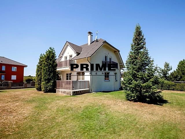 Pronájem rodinného domu 300 m², pozemek 1277 m²