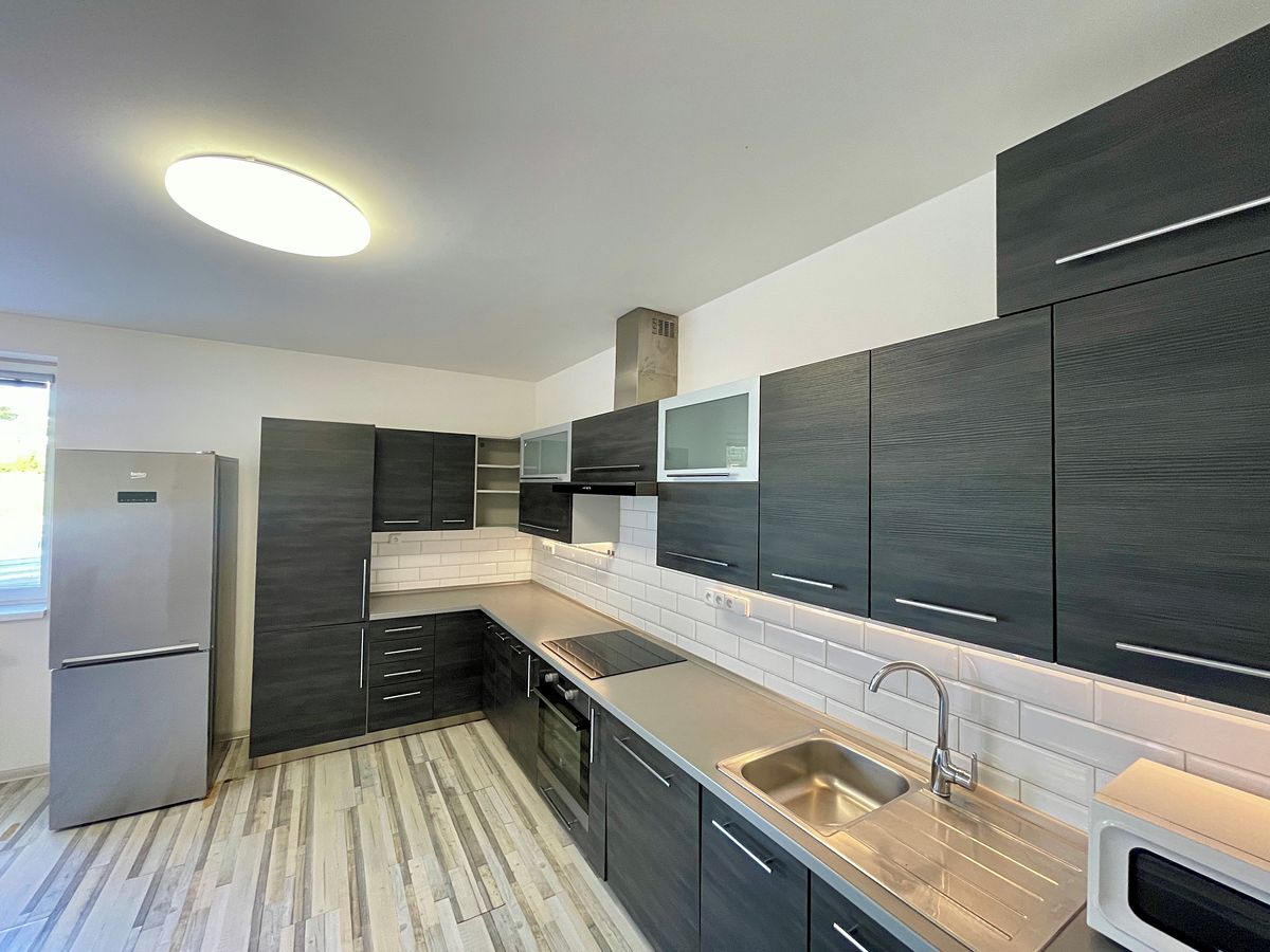 Pronájem bytu 3+kk 100 m² – fotografie 4