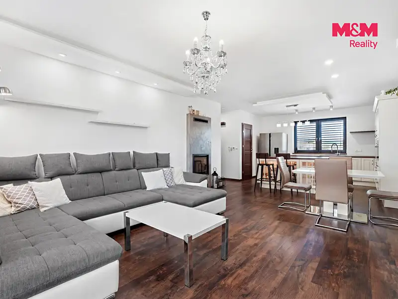 Prodej rodinného domu 197 m², pozemek 1579 m², Nový Bor – náhled fotky 2