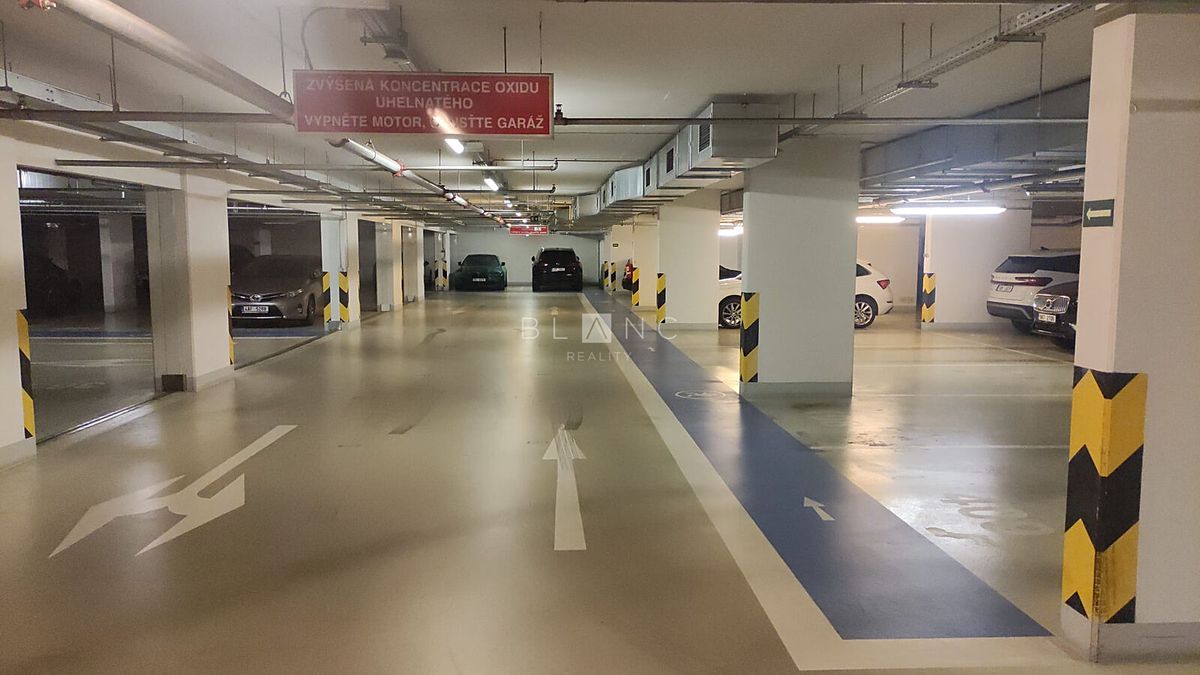 Pronájem garážového stání 15 m² – fotografie 3