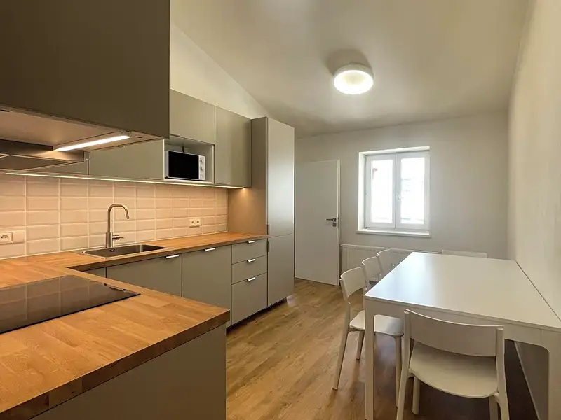 Prodej bytu 3+1 110 m², Praha – náhled fotky 2