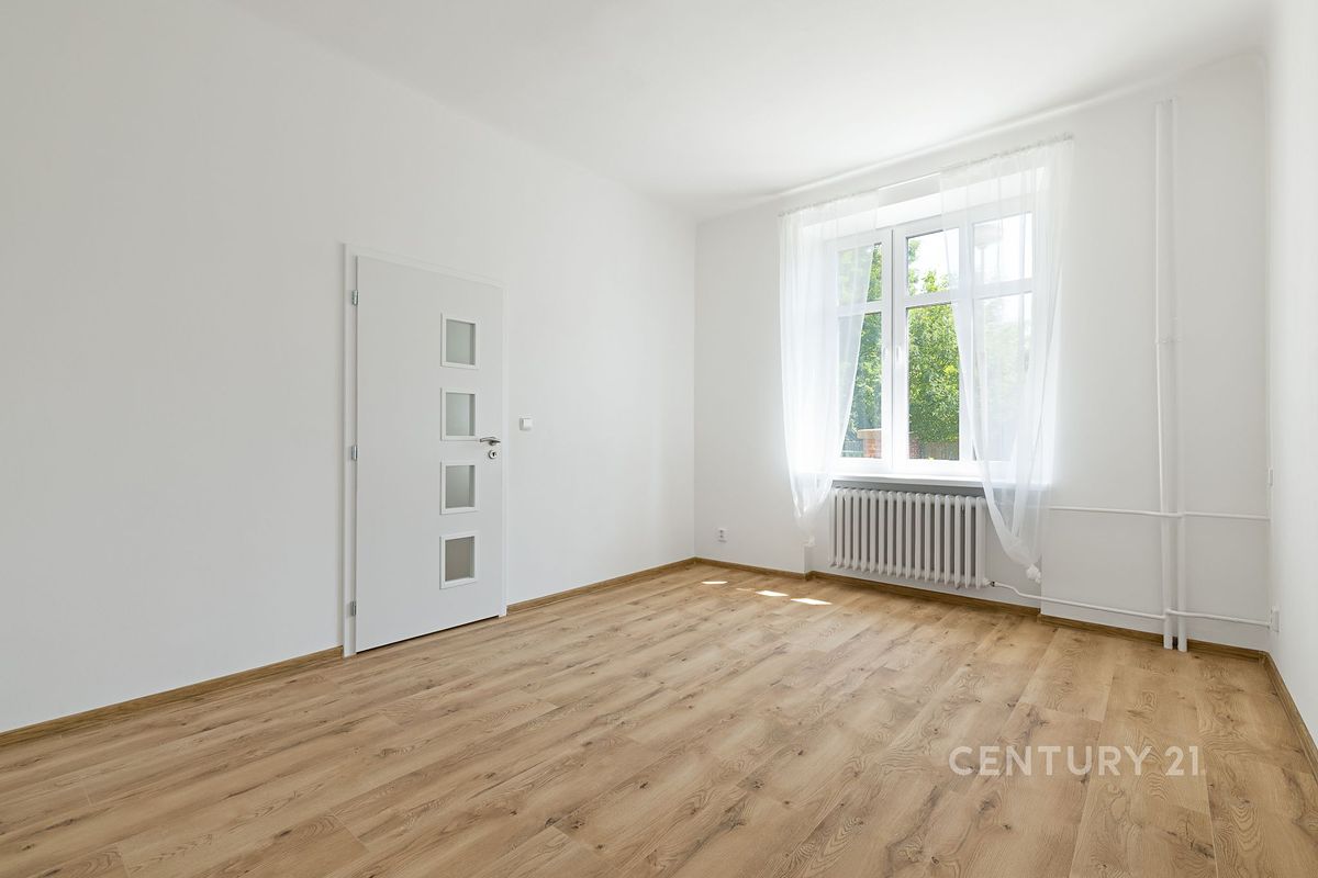 Pronájem bytu 2+kk 48 m² – fotografie 2