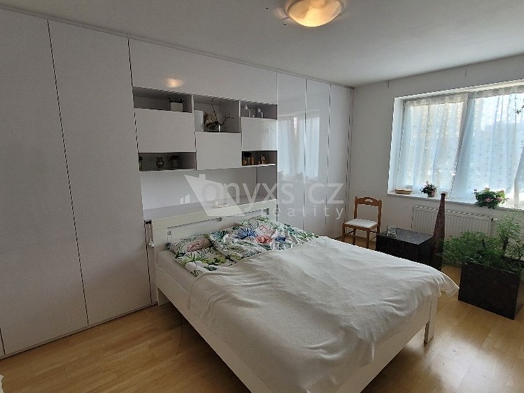 Prodej bytu 2+kk, 64 m² (3 z 27)