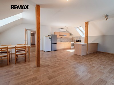 Будинок на продаж, 230 м² (2 з 44)