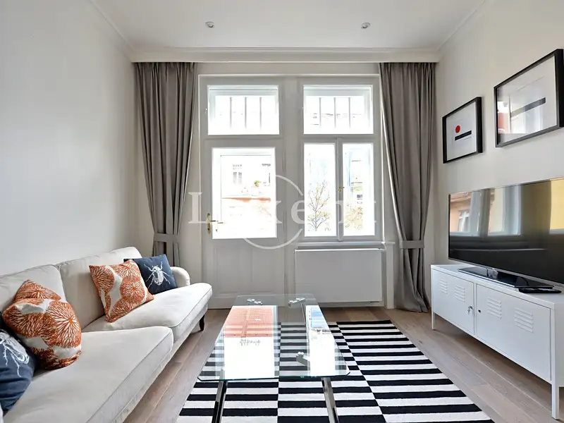 Pronájem bytu 2+kk 56 m², Praha – náhled fotky 1