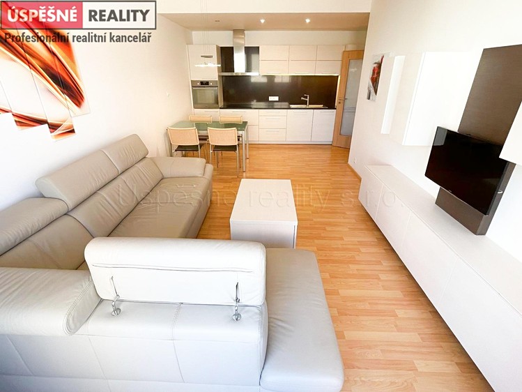 Pronájem bytu 2+kk, 52 m² (3 z 27)