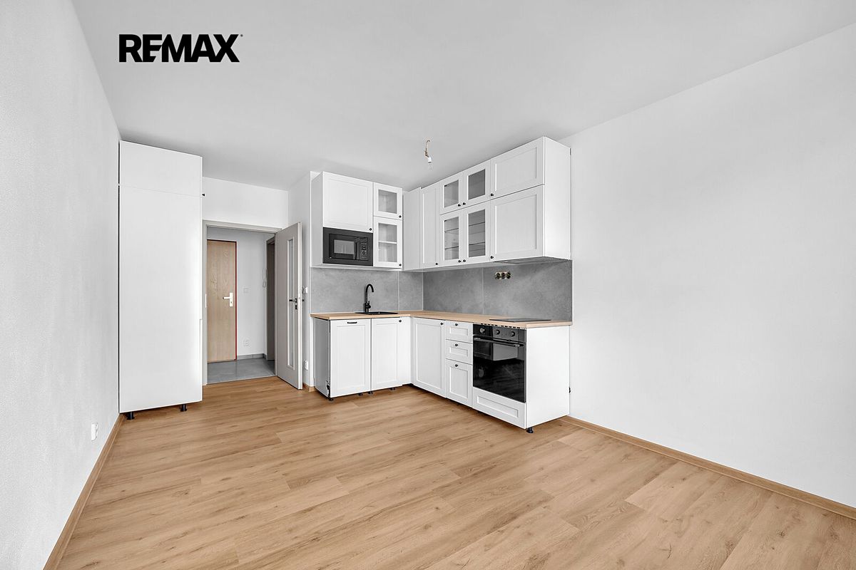Pronájem bytu 1+kk 24 m², Milovice – fotka 1 z 3