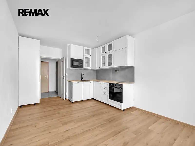 Pronájem bytu 1+kk 24 m², Topolová, Milovice – Mladá, okres Nymburk