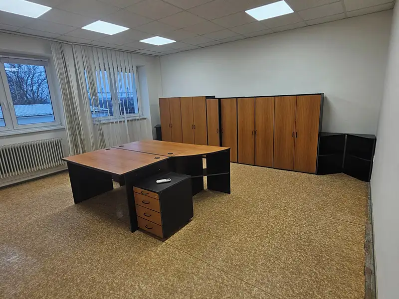 Pronájem kanceláře 34 m², Hulín – náhled fotky 1