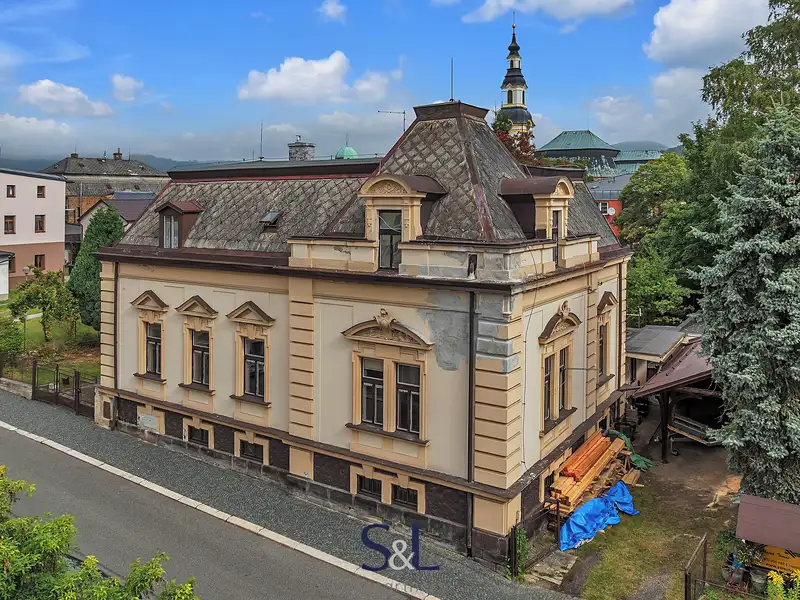 Prodej rodinného domu 280 m², pozemek 888 m², Nový Bor – náhled fotky 2