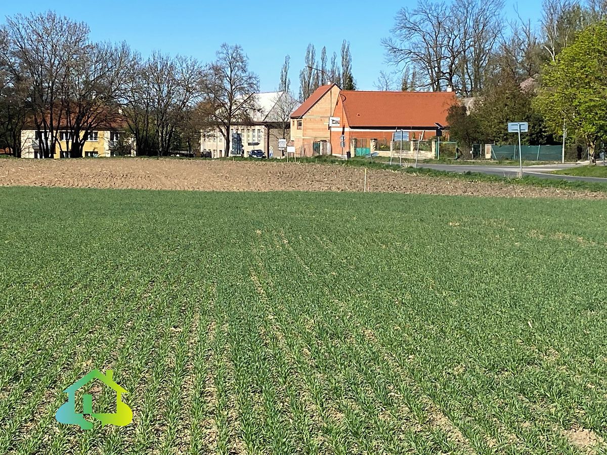 Prodej stavebního pozemku 1000 m², Mořina – fotka 1 z 3