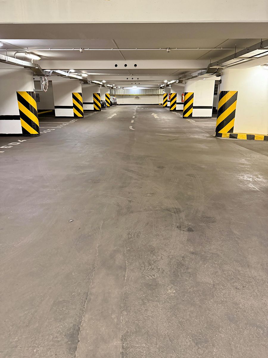 Pronájem garážového stání 8 m², Praha – fotka 1 z 3