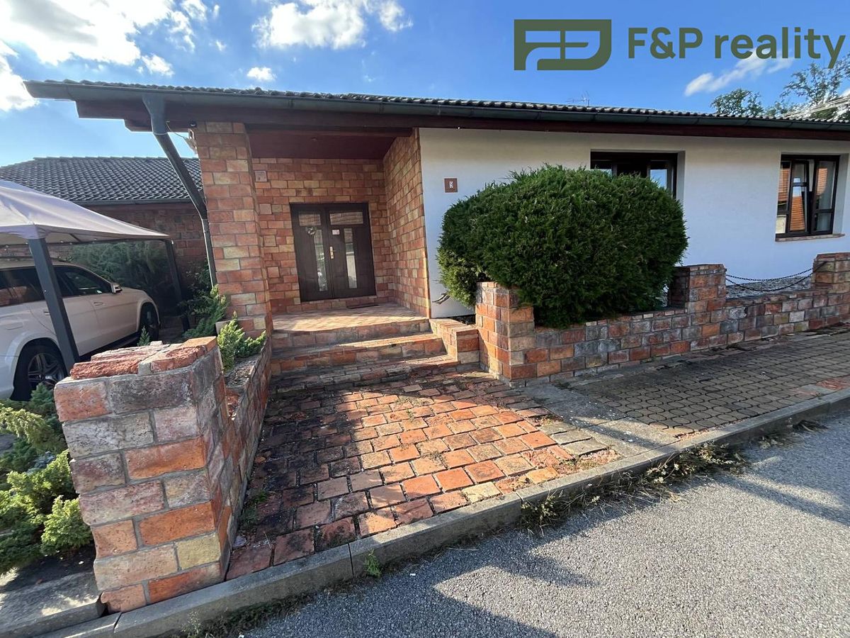 Prodej rodinného domu 573 m², pozemek 1944 m², Holice – fotka 1 z 3