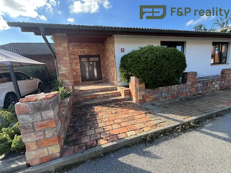 Prodej rodinného domu 573 m², pozemek 1944 m², Holice, okres Pardubice
