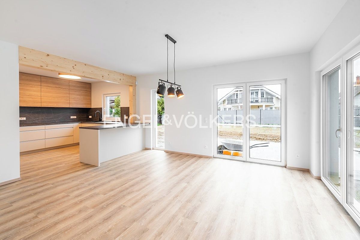 Pronájem rodinného domu 167 m², pozemek 662 m², Praha – fotka 1 z 3