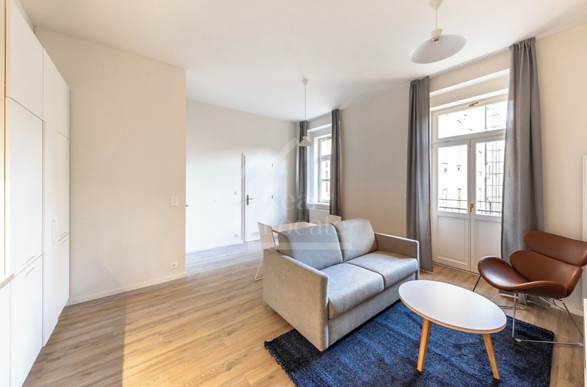 Pronájem bytu 1+kk 37 m², Praha – fotka 1 z 3