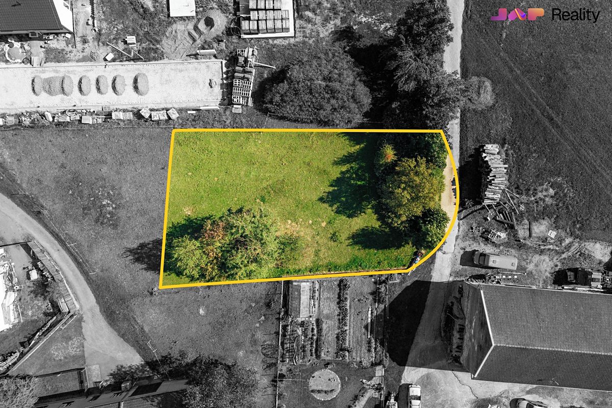 Prodej stavebního pozemku 856 m², Benátky – fotka 1 z 3