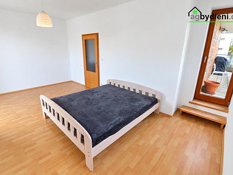 Pronájem bytu 3+kk, 95 m² (7 z 16)