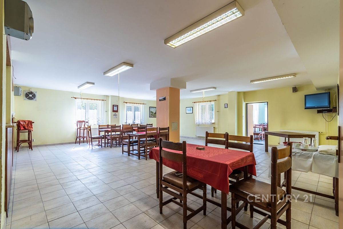 Prodej rodinného domu 1310 m², pozemek 870 m² – fotografie 3