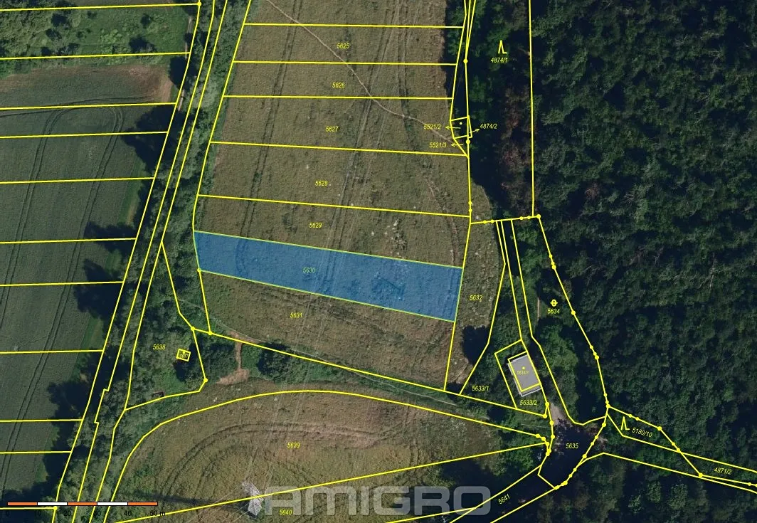 Prodej pole 1352 m²