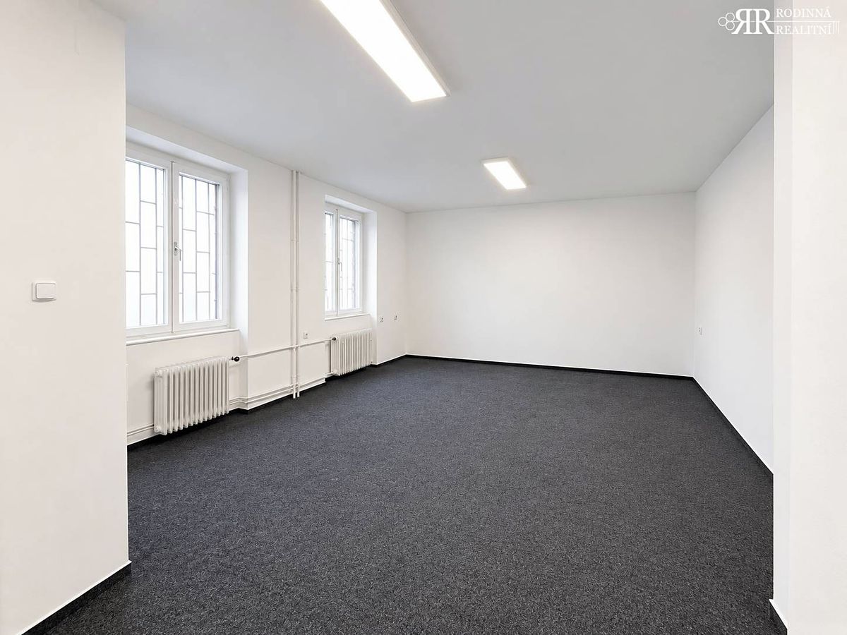 Pronájem kanceláře 35 m² – fotografie 2