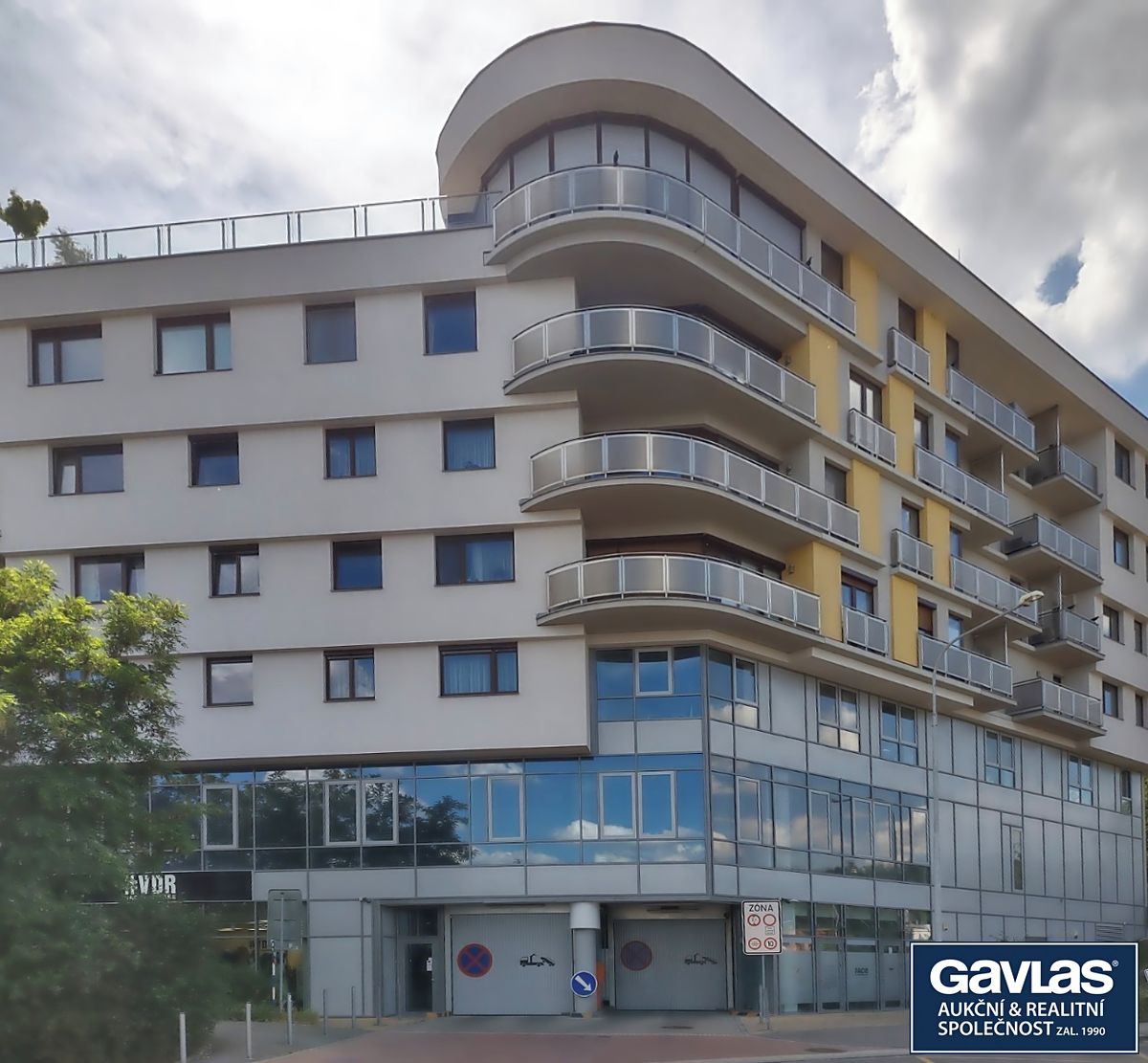 Pronájem garážového stání 12 m², Praha – fotka 1 z 3