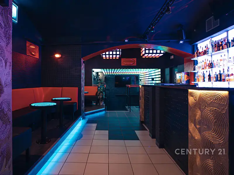 Prodej komerční nemovitosti 400 m², Praha – náhled fotky 2