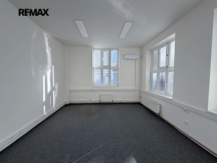 Комерційне приміщення в оренду, 27 м² (2 з 10)