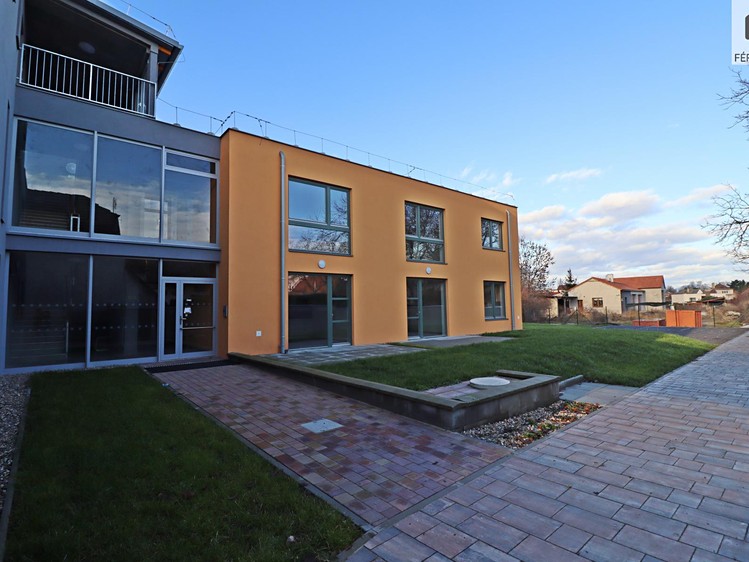 Pronájem bytu 1+kk, 40 m² (6 z 10)