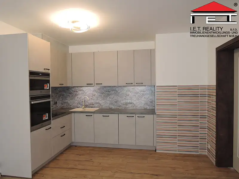Pronájem bytu 3+kk 82 m², Praha – náhled fotky 1