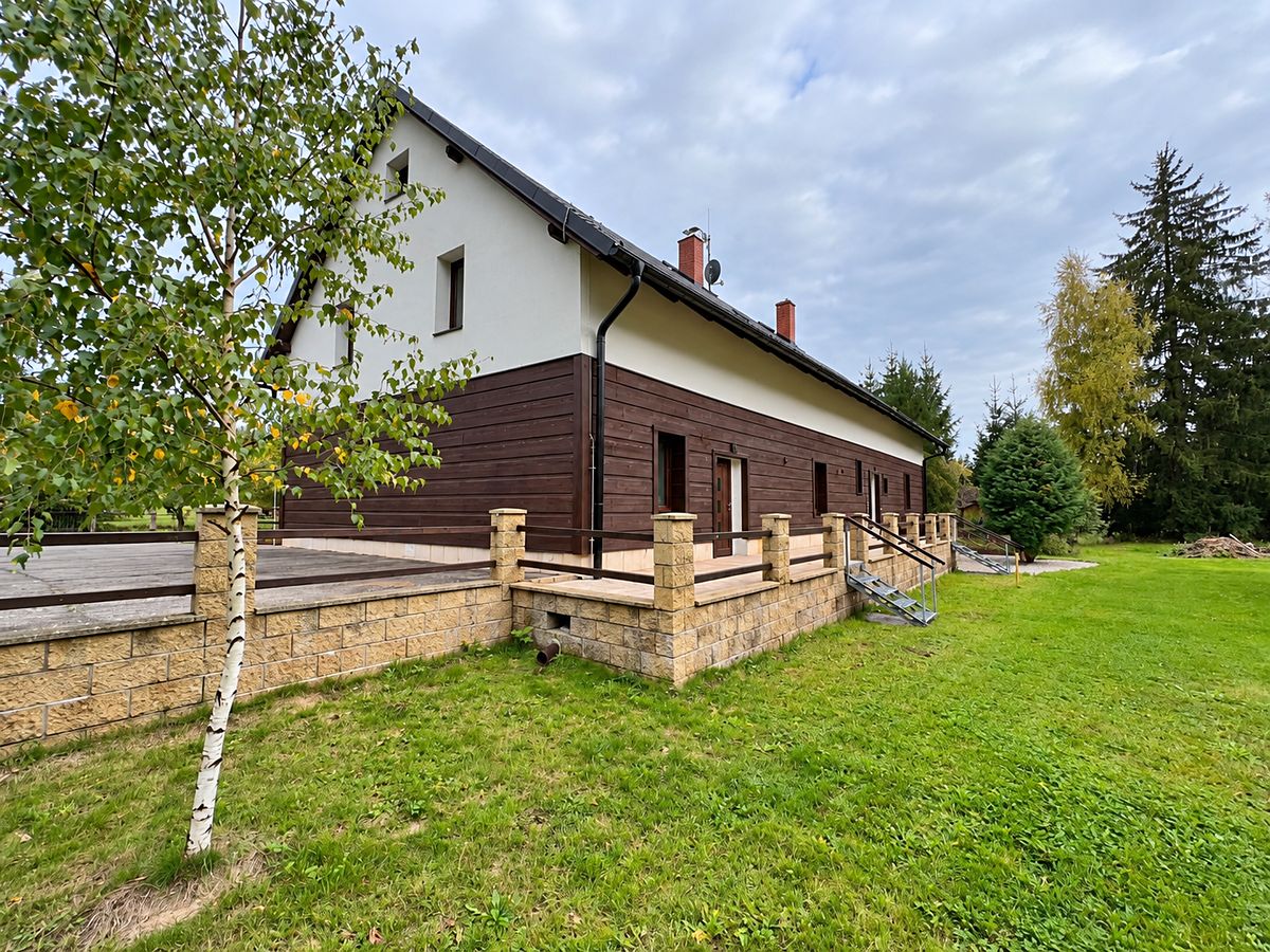 Prodej rodinného domu 328 m², pozemek 781 m², Prosečné – fotka 1 z 3