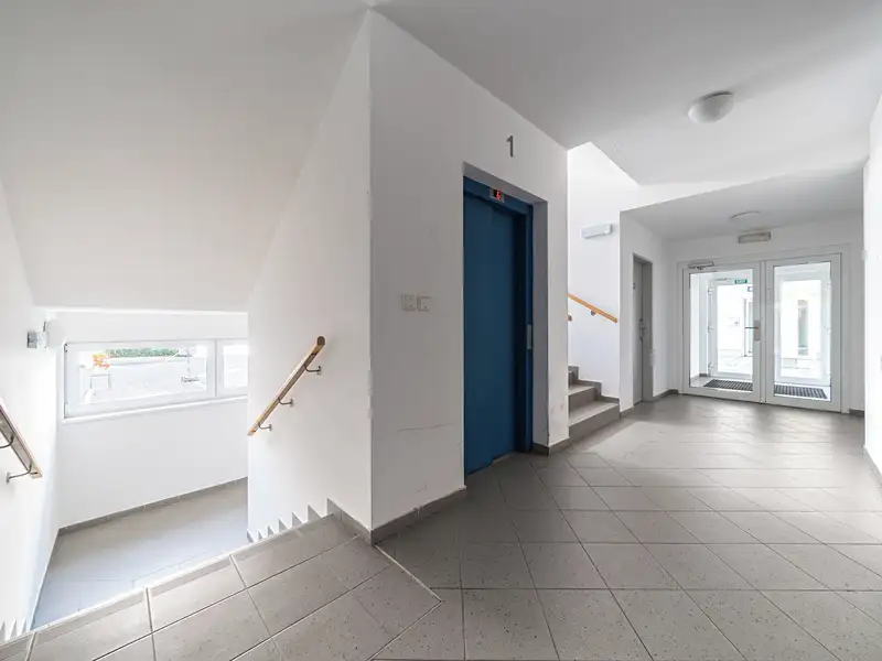 Prodej garážového stání 13 m², Praha – náhled fotky 2