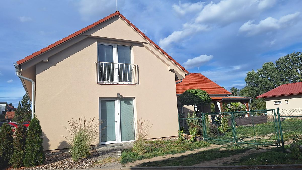 Pronájem rodinného domu 137 m², pozemek 857 m², Pardubice – fotka 1 z 3